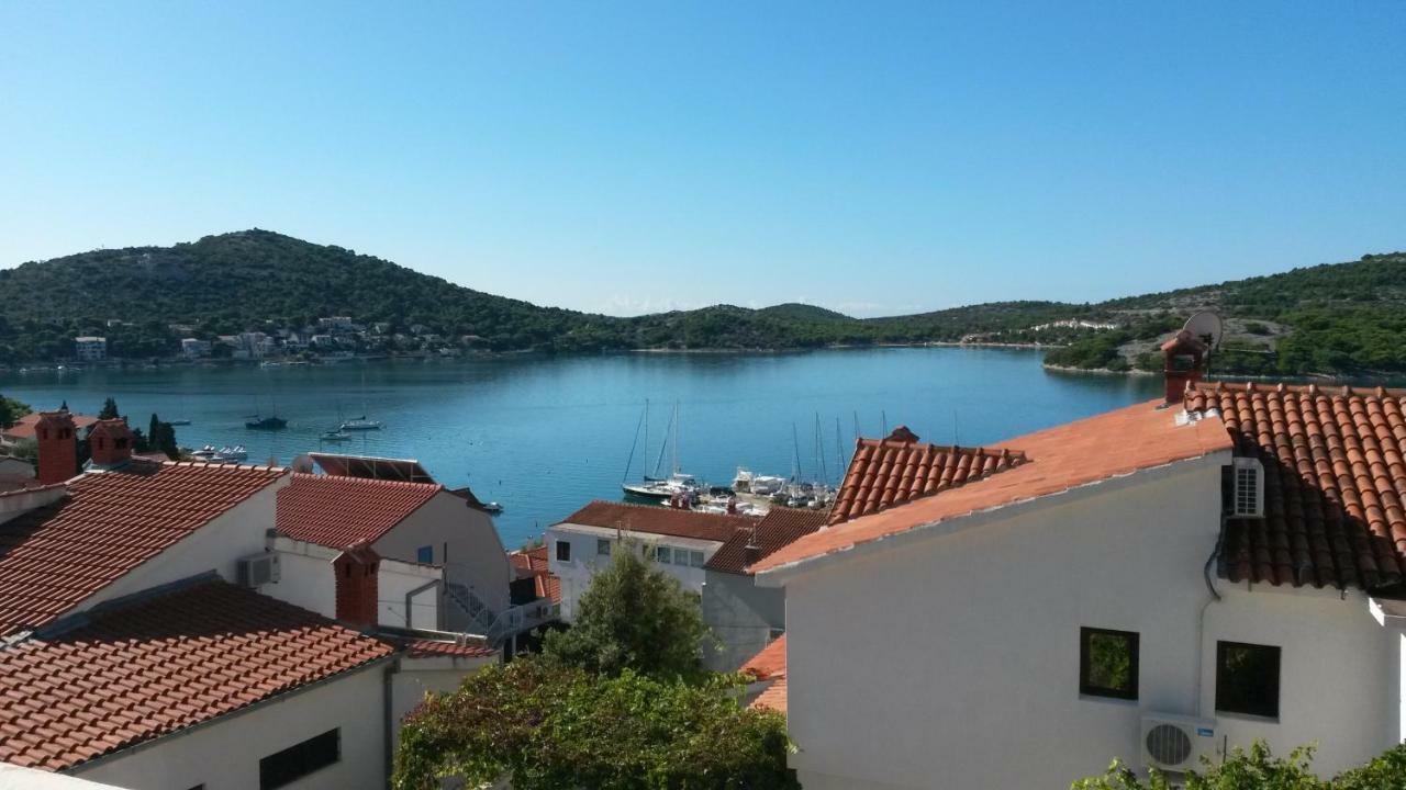 Apartmani Frkic Tisno Bagian luar foto